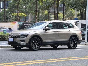 Volkswagen Tiguan L 2017 Бензин