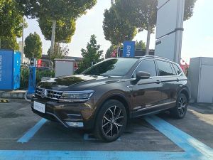Volkswagen Tiguan L 2018 Бензин