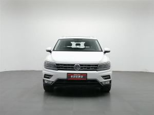Volkswagen Tiguan L 2017 Бензин