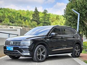 Volkswagen Tiguan L 2017 Бензин