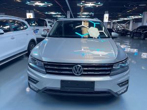 Volkswagen Tiguan L 2017 Бензин