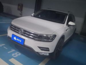 Volkswagen Tiguan L 2017 Бензин