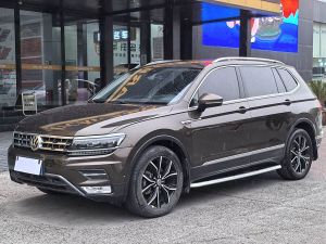 Volkswagen Tiguan L 2017 Бензин