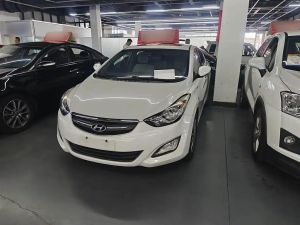 Hyundai Elantra 2015 Бензин