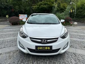 Hyundai Elantra 2015 Бензин