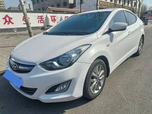 Hyundai Elantra 2015 Бензин
