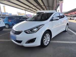 Hyundai Elantra 2016 Бензин