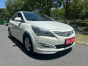 Hyundai Verna 2015 Бензин