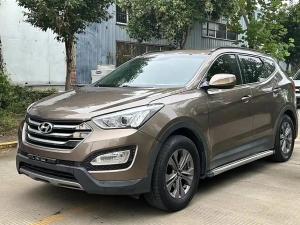 Hyundai Santa Fe 2016 Бензин