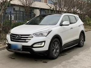 Hyundai Santa Fe 2016 Бензин