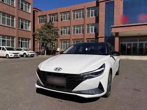 Hyundai Elantra 2023 Бензин