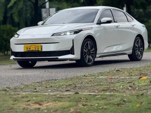 Changan Nevo A05 2023 Подключаемый гибрид