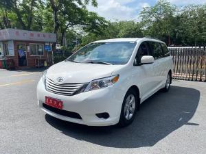 Toyota Sienna 2016 Бензин