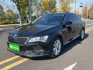 Skoda Superb 2018 Бензин