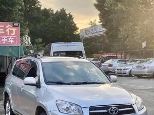 Toyota RAV4 2010 Бензин