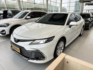 Toyota Camry 2023 Бензин
