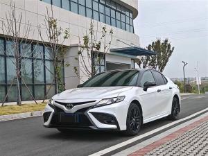 Toyota Camry 2023 Бензин