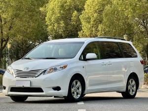 Toyota Sienna 2015 Бензин