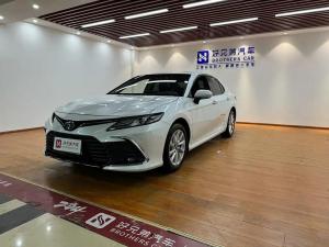 Toyota Camry 2023 Бензин