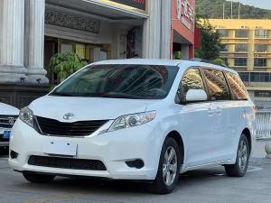 Toyota Sienna 2012 Бензин