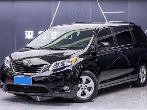 Toyota Sienna 2017 Бензин