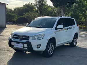 Toyota RAV4 2011 Бензин