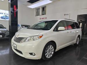 Toyota Sienna 2017 Бензин