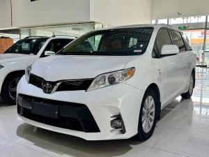 Toyota Sienna 2017 Бензин