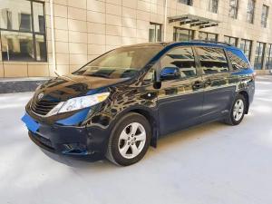 Toyota Sienna 2018 Бензин