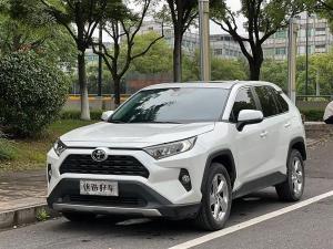 Toyota RAV4 2023 Бензин