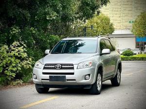 Toyota RAV4 2011 Бензин