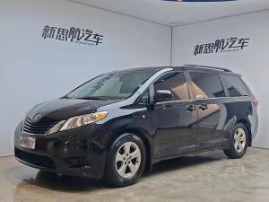 Toyota Sienna 2018 Бензин