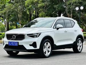 Volvo XC40 2022 Гибрид