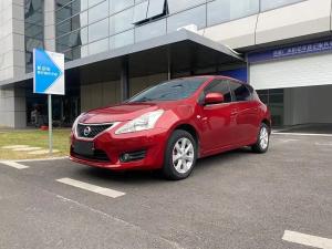 Nissan  Tiida 2015 Бензин