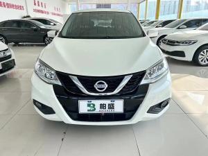 Nissan  Tiida 2018 Бензин