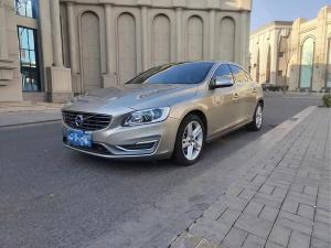 Volvo S60 2015 Бензин