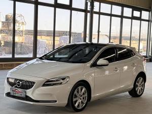 Volvo V40 2019 Бензин