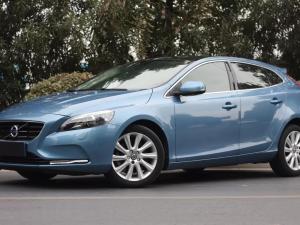Volvo V40 2015 Бензин