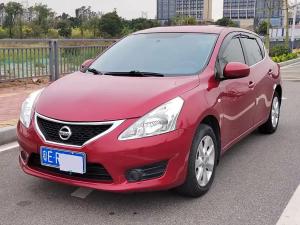 Nissan  Tiida 2015 Бензин