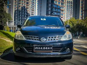 Nissan  Tiida 2010 Бензин