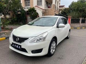 Nissan  Tiida 2015 Бензин