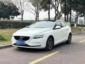 Volvo V40 2017 Бензин