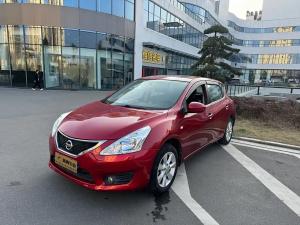 Nissan  Tiida 2015 Бензин