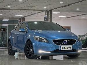 Volvo V40 2015 Бензин