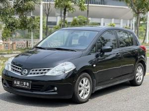 Nissan  Tiida 2010 Бензин