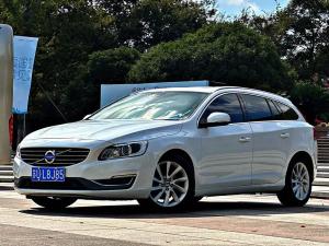 Volvo V60 2015 Бензин