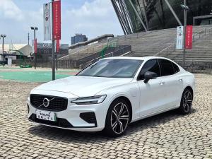Volvo S60 2021 Подключаемый гибрид