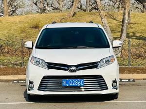 Toyota Sienna 2018 Бензин