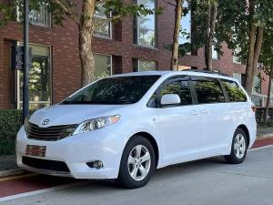 Toyota Sienna 2015 Бензин