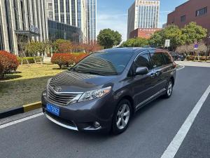 Toyota Sienna 2012 Бензин